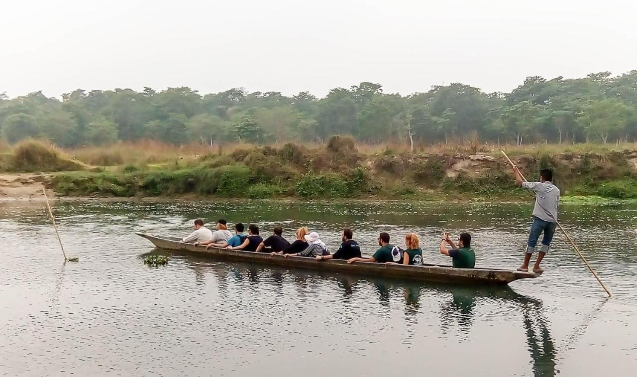 Eden Jungle Resort Sauraha Exteriör bild